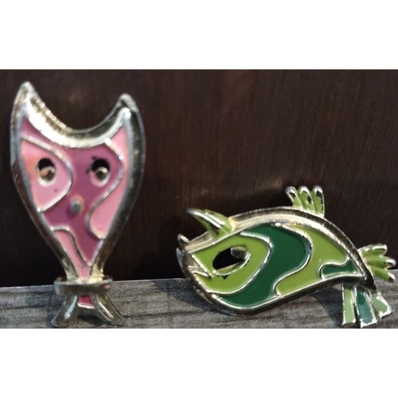 Vintage 60s painted Lot of 2 Fish & Owl Abstract Brooch Pin Enamel Over Metal - Picture 1 of 7